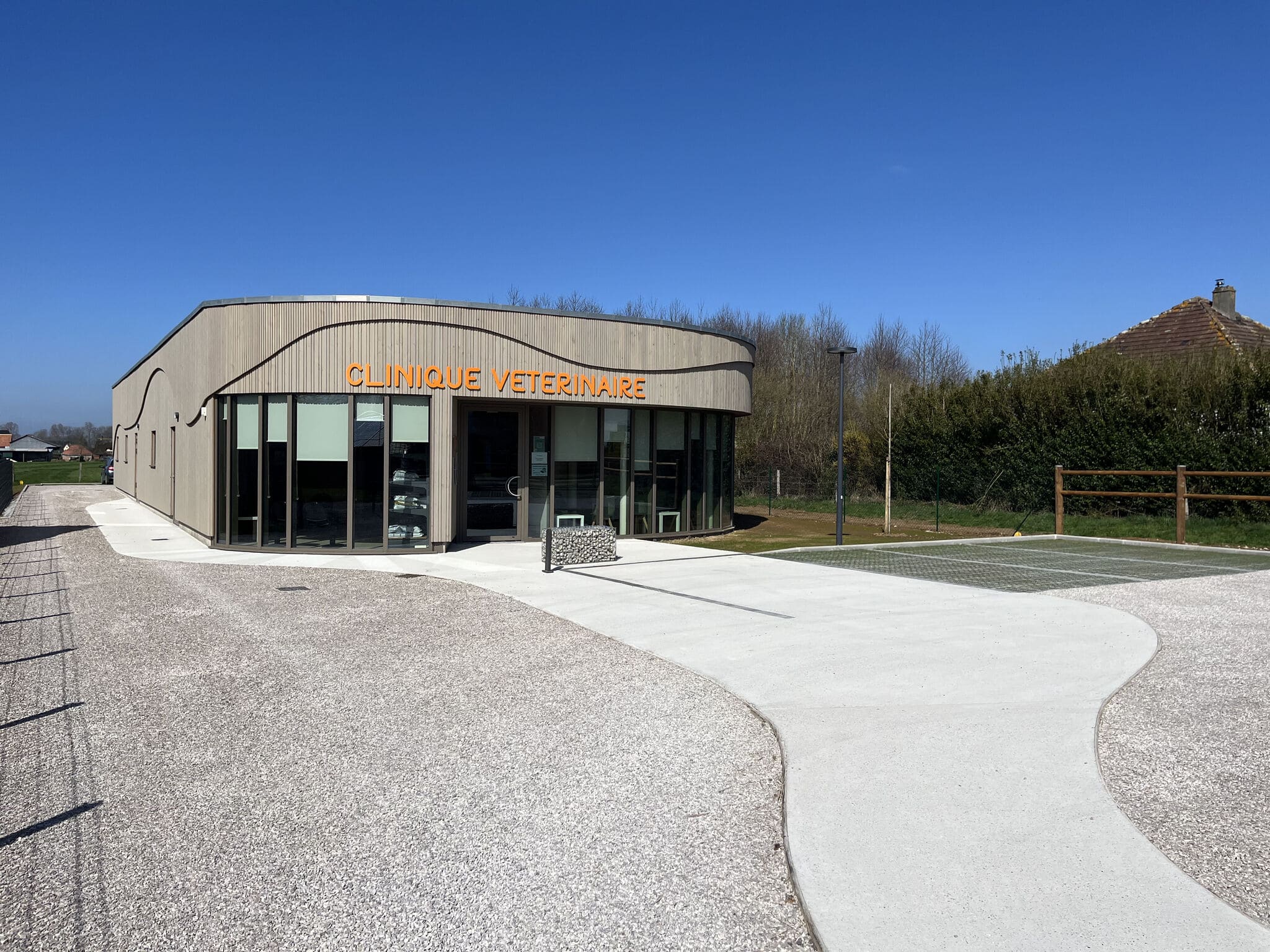 Couverture et étanchéité de la clinique vétérinaire à Étalondes